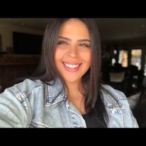 Meet your Posher, Alejandra